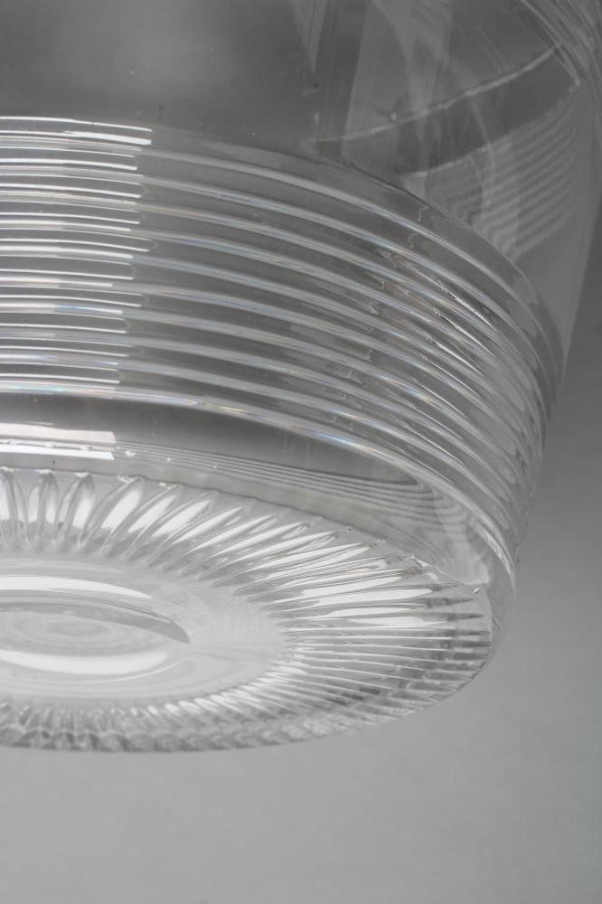 A LARGE GLASS ICE BUCKET Image