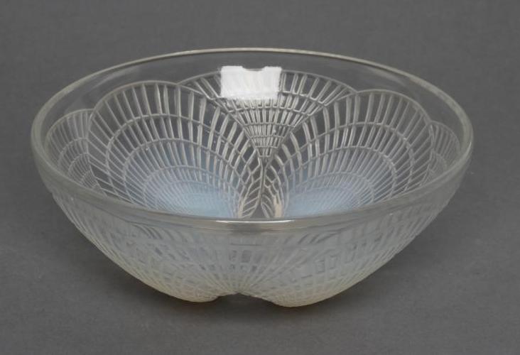 A LALIQUE GLASS COQUILLES PATTERN SMALL BOWL in pale blue Image