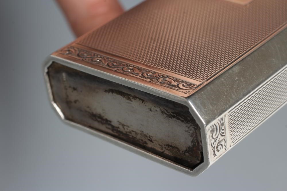 AN UNUSUAL SILVER CIGARETTE CASE Image