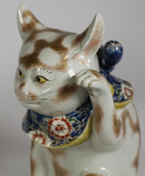 A PAIR OF JAPANESE PORCELAIN CATS Image
