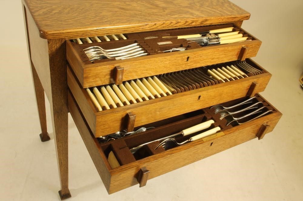 AN ART DECO SILVER PLATED TABLE SERVICE Image
