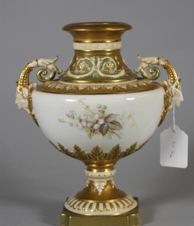 A ROYAL WORCESTER CHINA VASE Image
