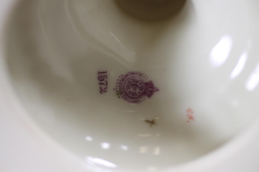 A ROYAL WORCESTER CHINA VASE Image