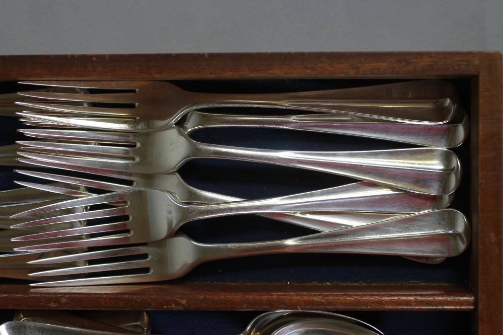 A MATCHED AND COMPOSITE SILVER PART TABLE SERVICE Image