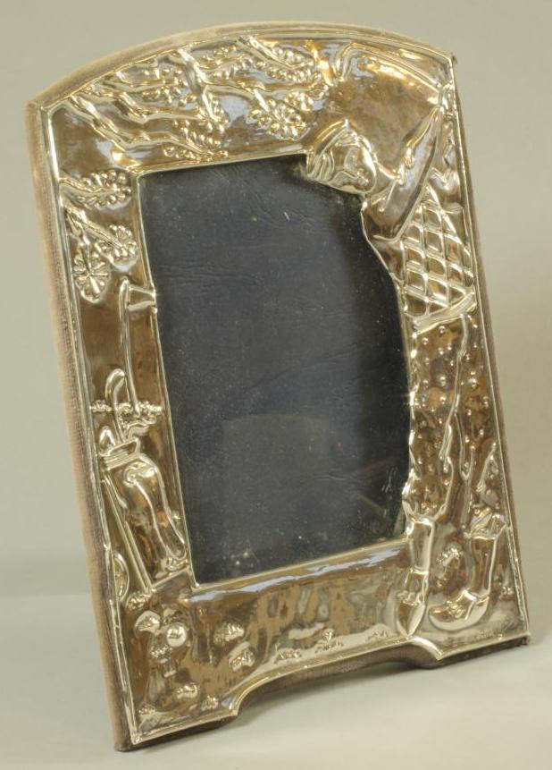 AN EASEL BACK SILVER PHOTOGRAPH FRAME Image