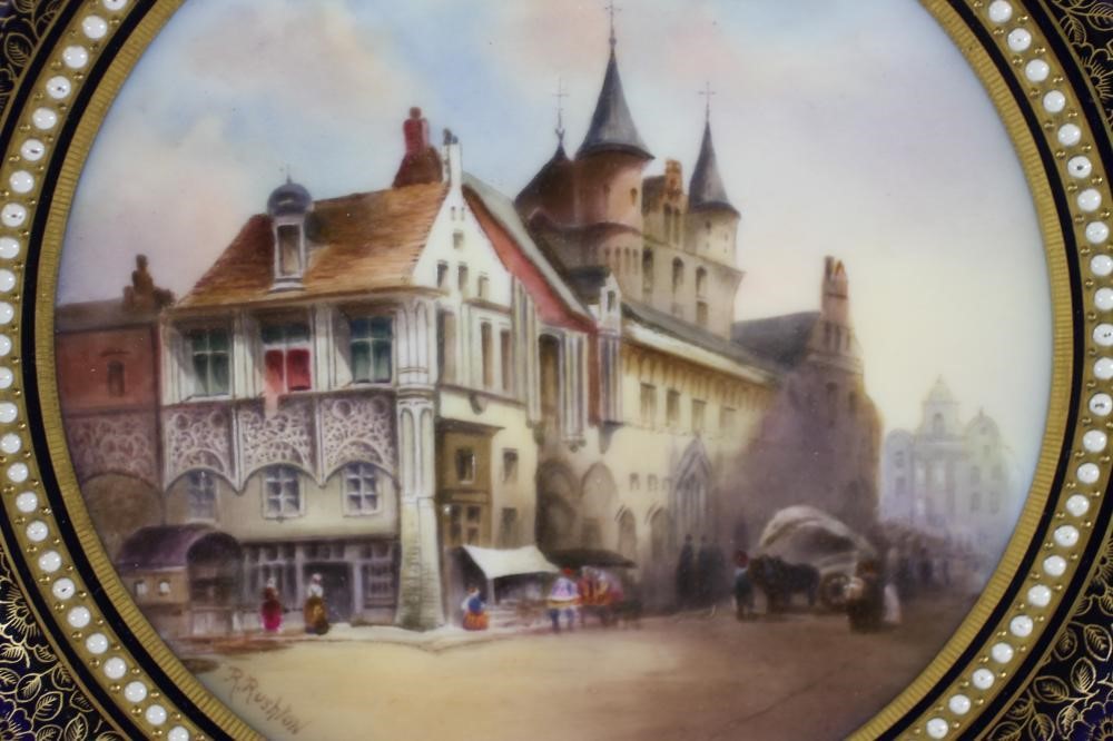 A ROYAL WORCESTER CHINA CABINET PLATE Image