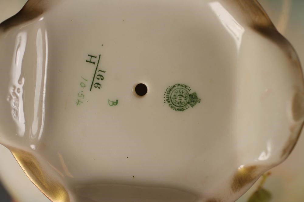 A ROYAL WORCESTER CHINA CACHE-POT Image