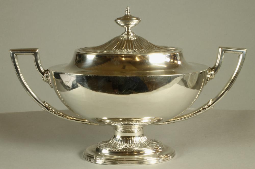 AN EDWARDIAN SILVER ADAM STYLE SAUCE TUREEN AND COVER Image