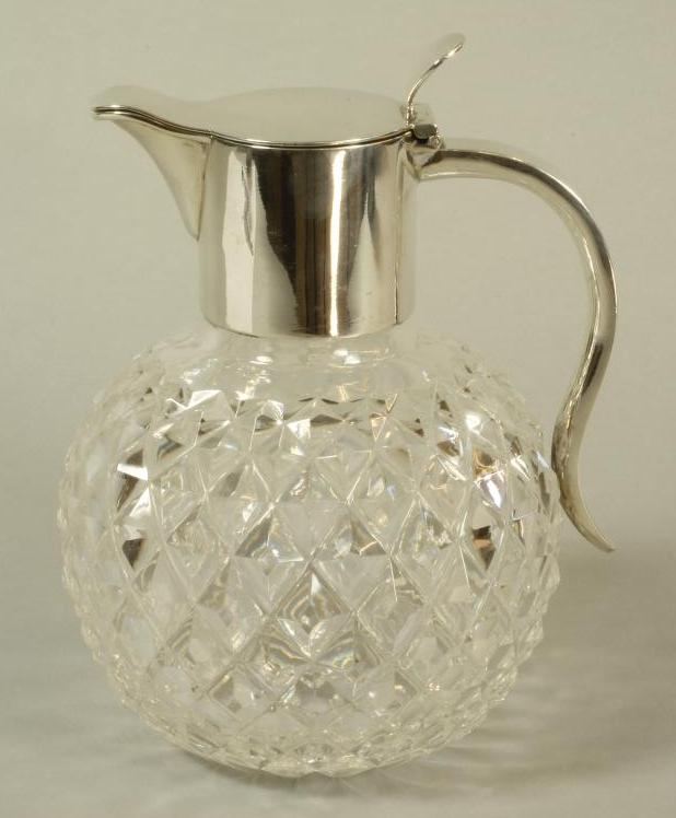 AN EDWARDIAN CLEAR GLASS CLARET JUG Image