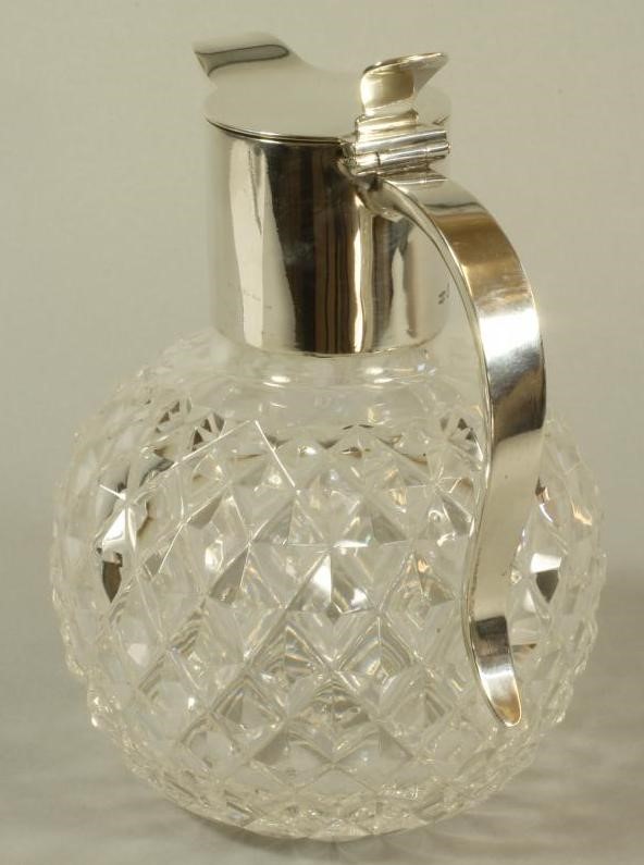 AN EDWARDIAN CLEAR GLASS CLARET JUG Image