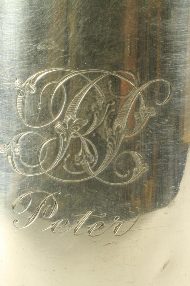AN EARLY VICTORIAN SILVER MUG Image