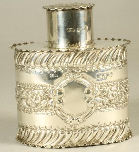 A LATE VICTORIAN SILVER TEA CANISTER Image