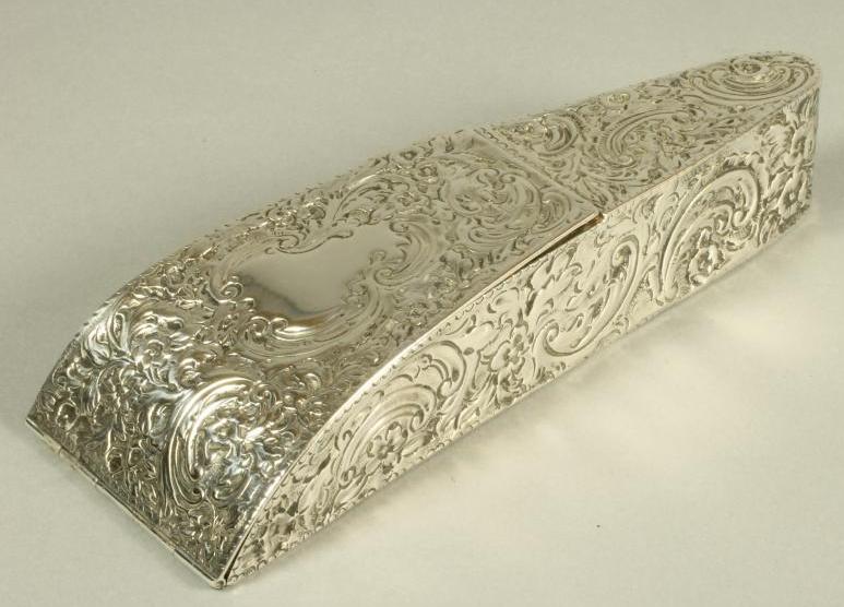 A LATE VICTORIAN SILVER ETUI Image