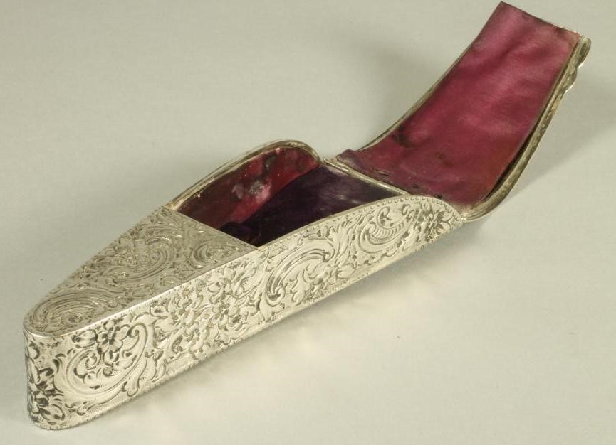 A LATE VICTORIAN SILVER ETUI Image