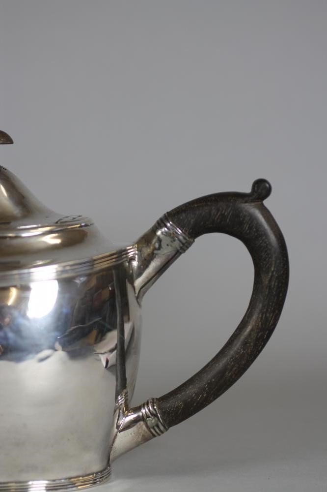 A LATE GEORGE III SILVER TEAPOT AND SUGAR BASIN Image