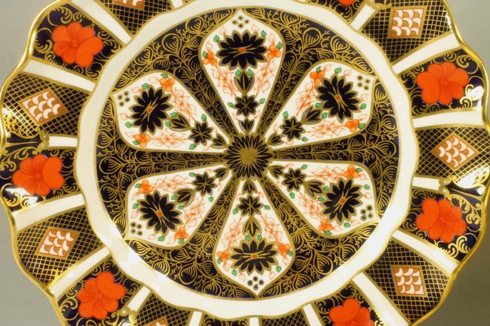 A SET OF TEN ROYAL CROWN DERBY CHINA DESSERT PLATES Image