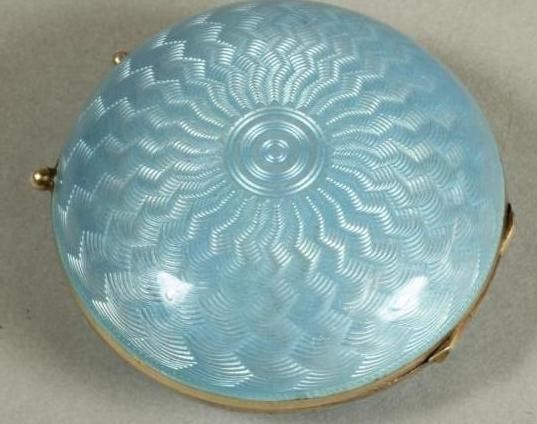 A CONTINENTAL SILVER AND ENAMEL PILL BOX Image