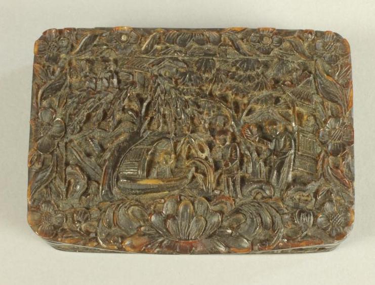 A CANTONESE TORTOISESHELL SNUFF BOX Image