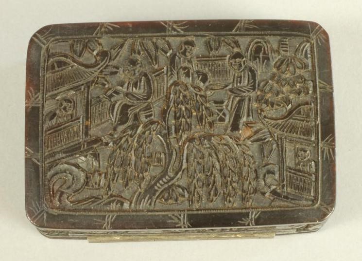 A CANTONESE TORTOISESHELL SNUFF BOX Image