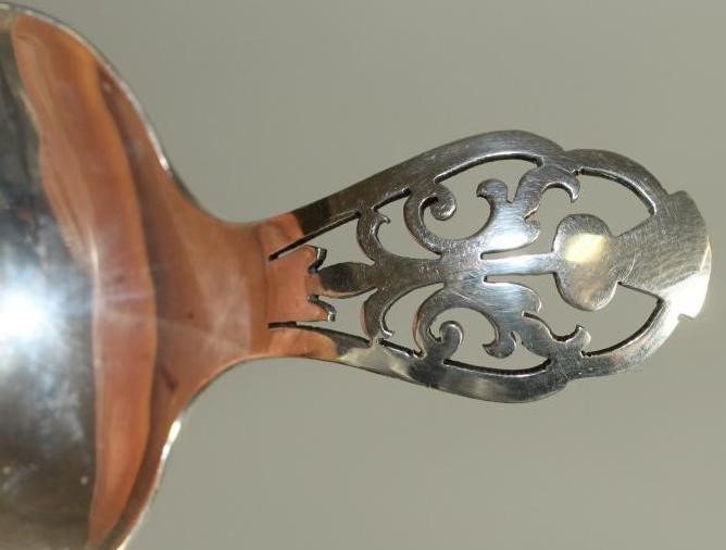 A SILVER CADDY SPOON Image