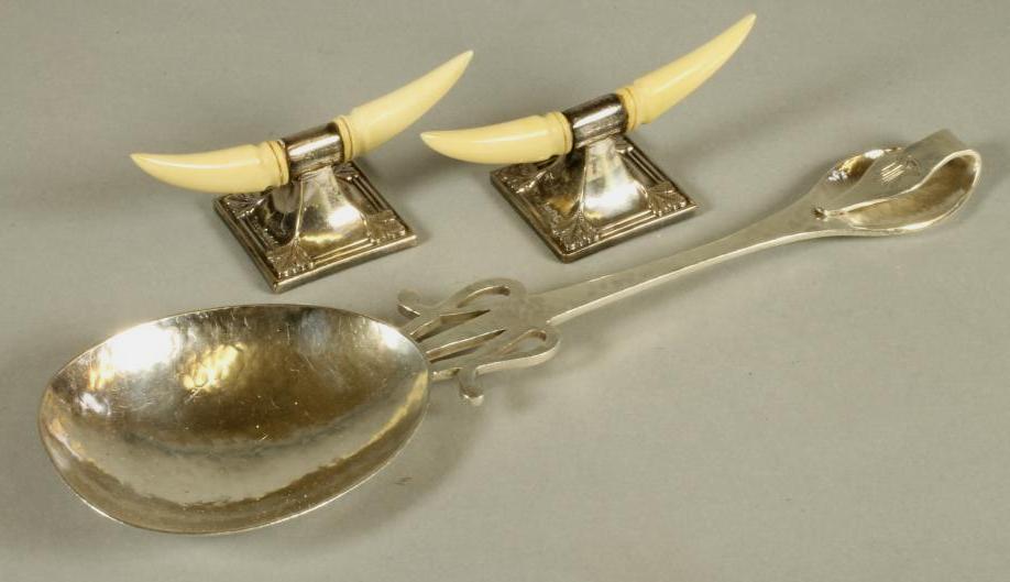 A PAIR OF LATE VICTORIAN SILVER AND IVORY KNIFE RESTS Image