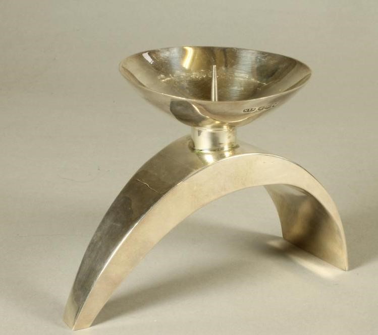 A PAIR OF LATE VICTORIAN SILVER AND IVORY KNIFE RESTS Image