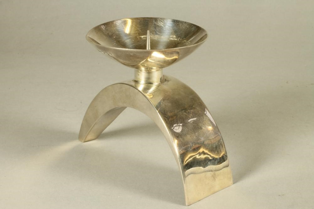 A PAIR OF LATE VICTORIAN SILVER AND IVORY KNIFE RESTS Image