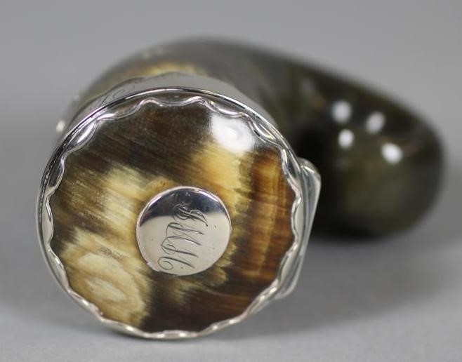 A POLISHED HORN SNUFF MULL Image