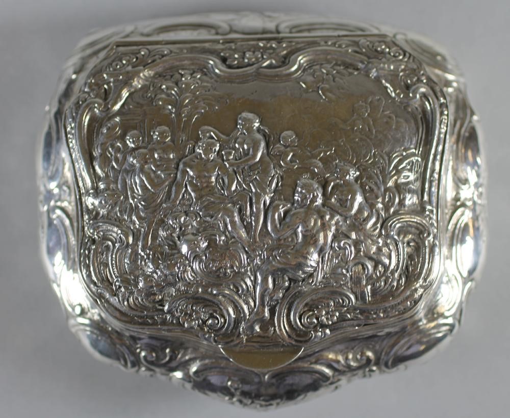 A CONTINENTAL SILVER TABLE SNUFF BOX Image