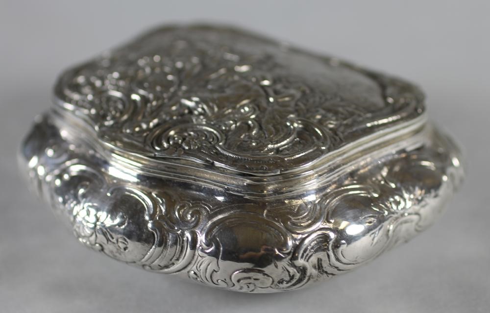 A CONTINENTAL SILVER TABLE SNUFF BOX Image