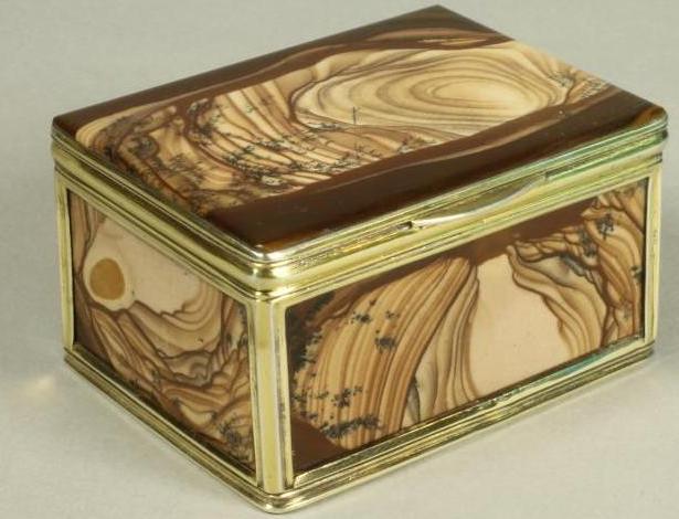 AN ENGLISH POLISHED AGATE TABLE SNUFF BOX Image