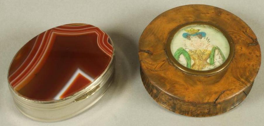 A GEORGIAN PRESSED YEW WOOD SNUFF BOX AND COVER Image