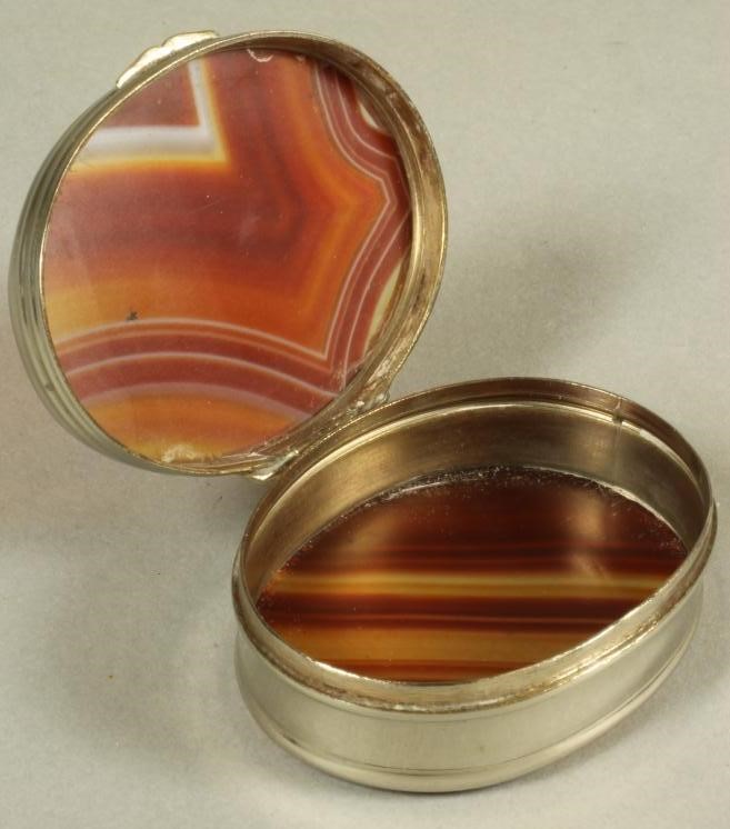 A GEORGIAN PRESSED YEW WOOD SNUFF BOX AND COVER Image