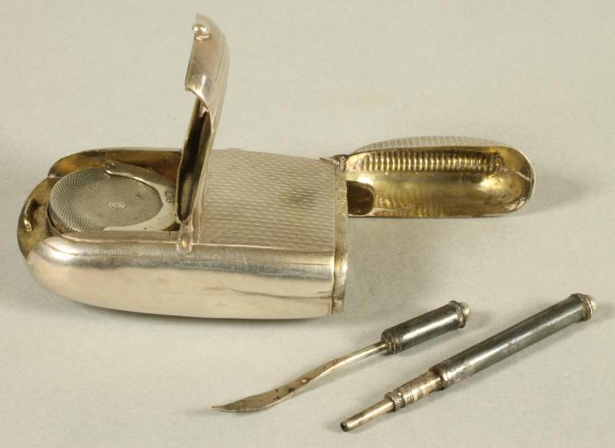 A LATE VICTORIAN SILVER VESTA/SOVEREIGN CASE Image