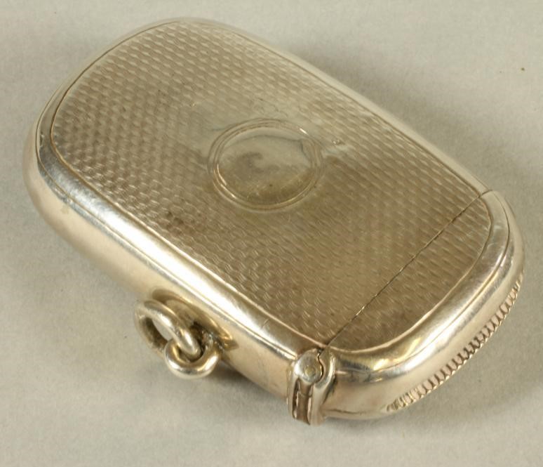 A LATE VICTORIAN SILVER VESTA/SOVEREIGN CASE Image
