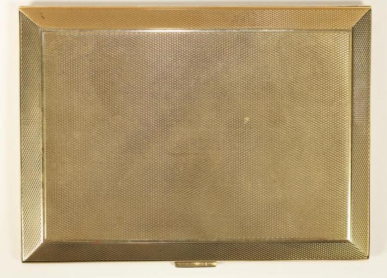 A GEORGE V 9CT GOLD CIGARETTE CASE Image