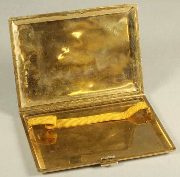 A GEORGE V 9CT GOLD CIGARETTE CASE Image