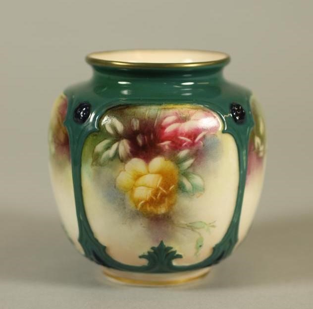 A HADLEY'S WORCESTER CHINA SMALL VASE Image