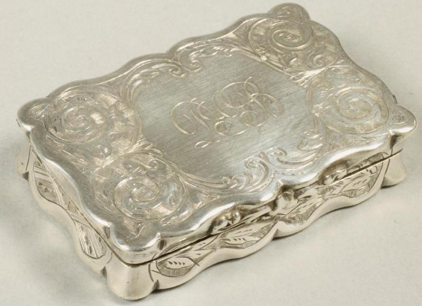 A VICTORIAN SILVER SNUFF BOX Image