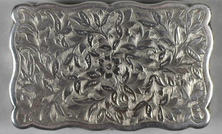 A VICTORIAN SILVER SNUFF BOX Image