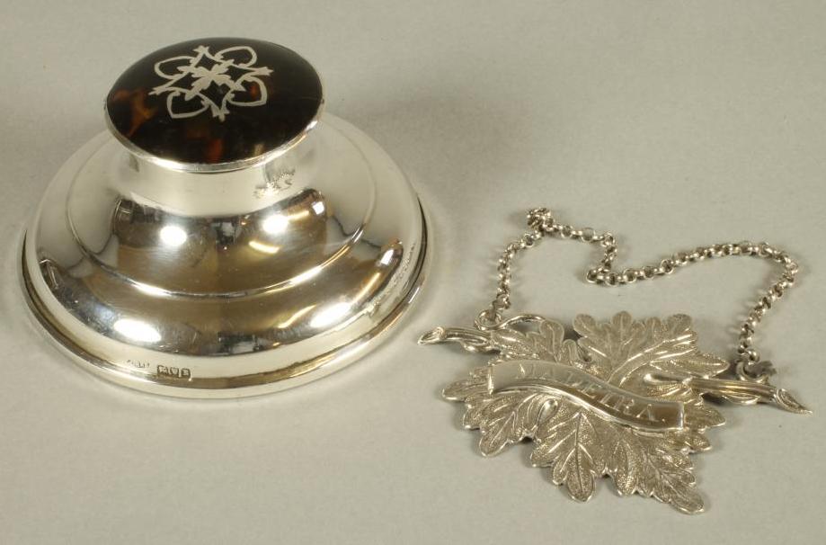 A GEORGE IV SILVER BOTTLE TICKET Image