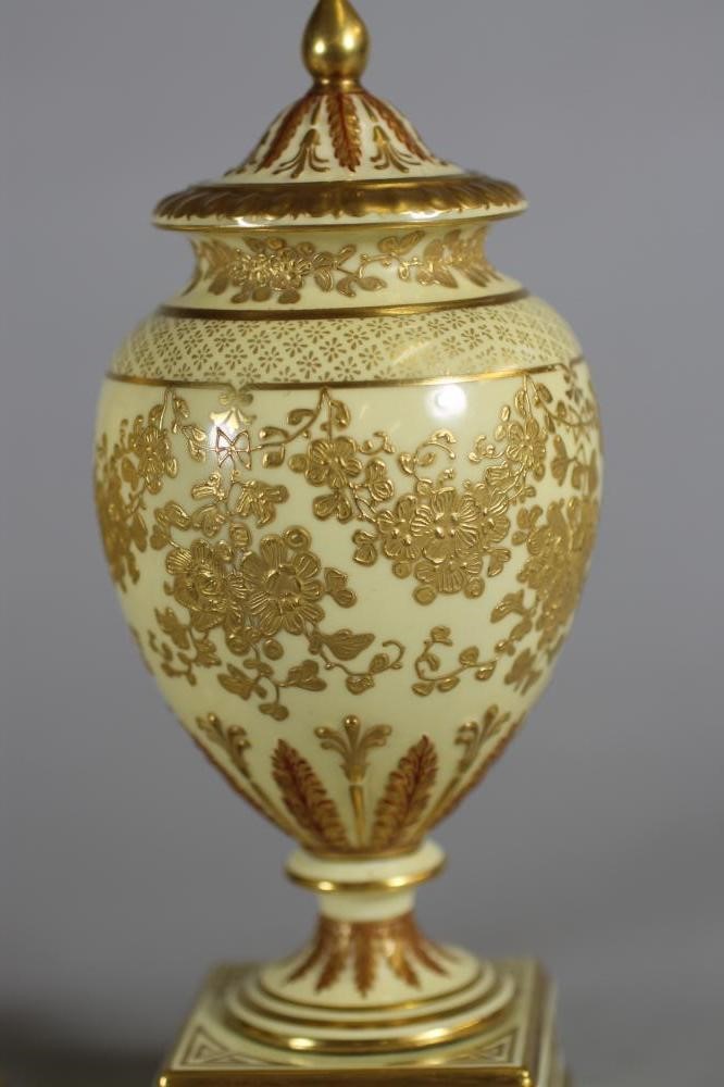 A PAIR OF WEDGWOOD CHINA VASES AND COVERS Image