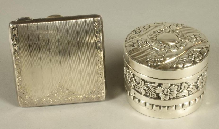 A LATE VICTORIAN SILVER BOX AND COVER Image