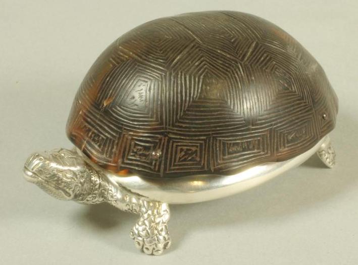 A VICTORIAN SILVER NOVELTY VESTA BOX Image