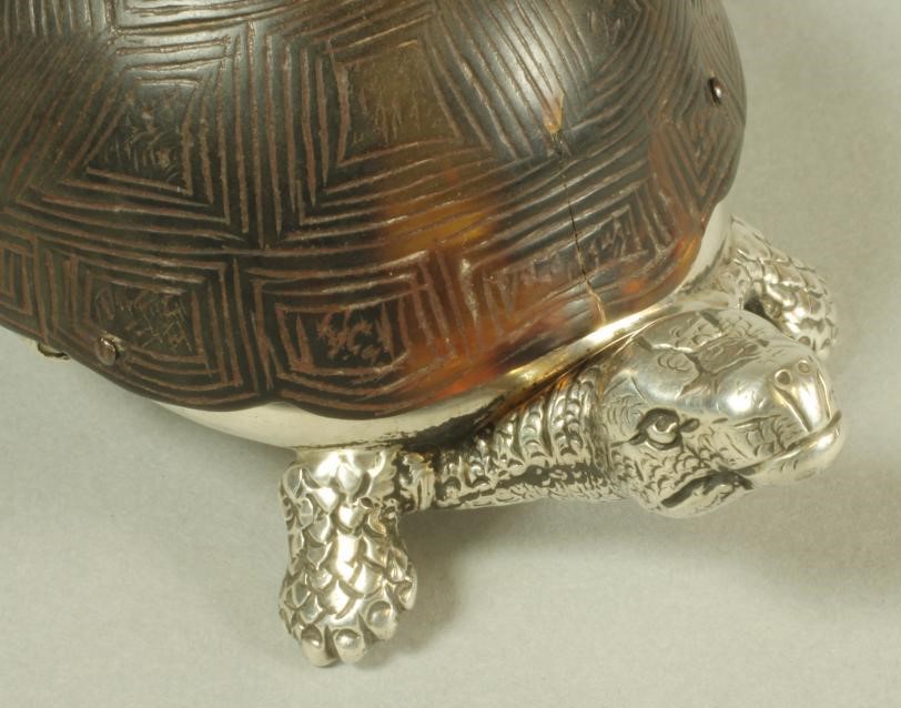 A VICTORIAN SILVER NOVELTY VESTA BOX Image