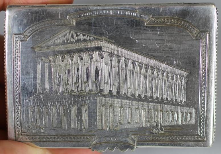 A VICTORIAN SNUFF BOX Image