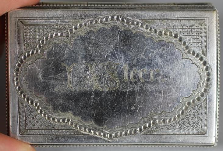 A VICTORIAN SNUFF BOX Image