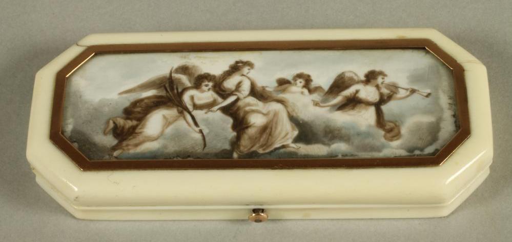 AN IVORY BEAUTY CASE Image