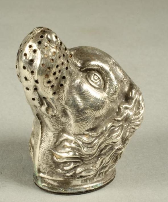AN EDWARDIAN SILVER NOVELTY PEPPERETTE Image