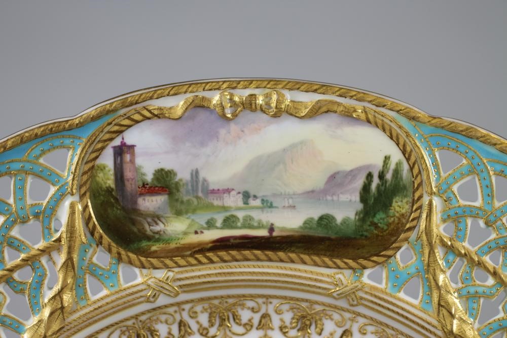 A LATE VICTORIAN COPELAND CHINA CABINET PLATE Image